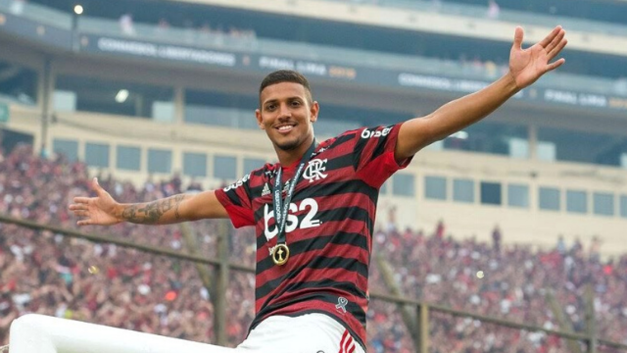 Flamengo acerta venda do volante Vinícius Souza ao Grupo City; veja detalhes