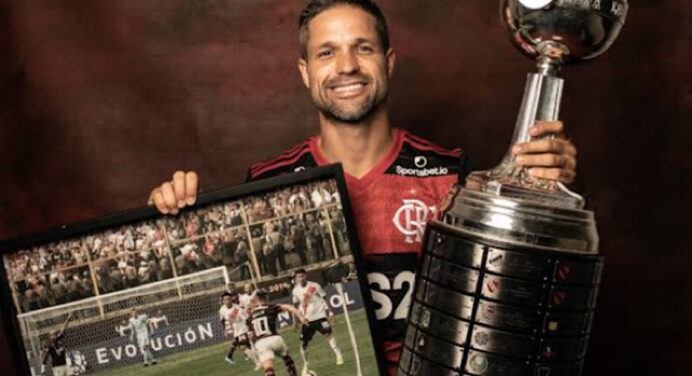 Perfil da Libertadores exalta ‘liderança’ de Diego e consagra camisa 10 do Flamengo como #HeróiAnônimo do título