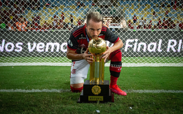 Jornalista pede mais jogadores do Fla na Seleção e cita Everton Ribeiro: “É impressionante o que ele está jogando”