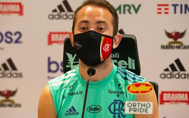 Everton Ribeiro fala sobre a redução salarial dos jogadores do Flamengo: “Sempre nos deixamos à disposição”