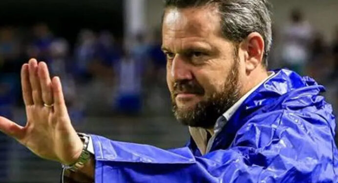 “Tem que acabar essa paranoia”: Argel Fucks rasga o verbo e defende técnicos estrangeiros no futebol nacional