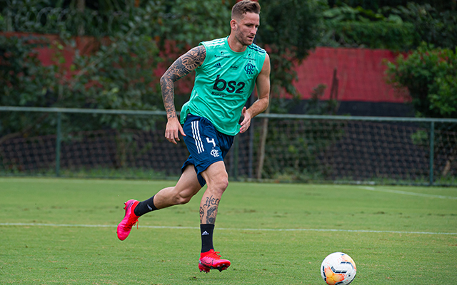 Léo Pereira ganha disputa com Gustavo Henrique e vira titular com Jorge Jesus no Flamengo