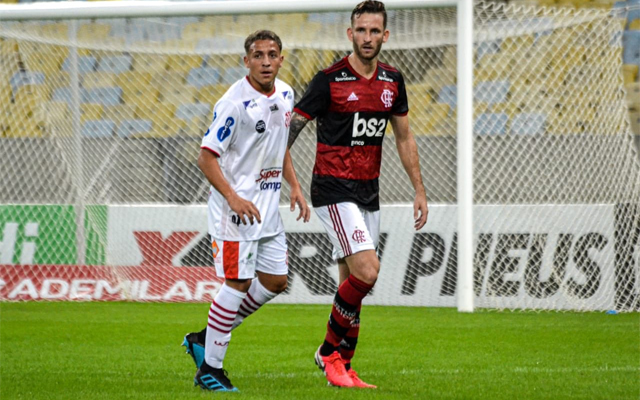 Atacante do Bangu celebra ter jogado contra o Flamengo, no Maracanã: “Favela venceu”