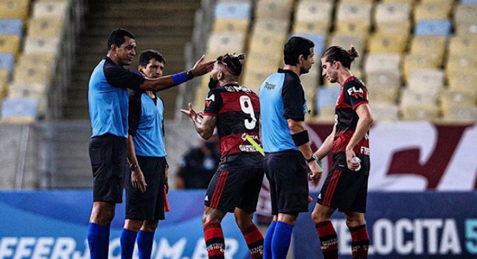 Narrador critica árbitro por expulsão de Gabigol: “Mais um retrato de um campeonato esculhambado”