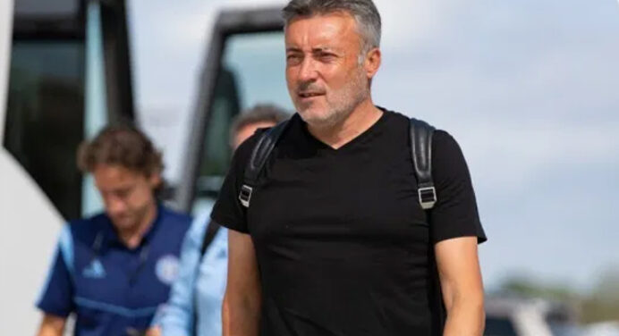 Domènec Torrent assina contrato com o Flamengo e chega ao Brasil na próxima semana