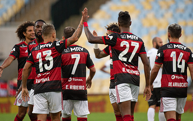 Jornalistas rasgam elogios a titular do Flamengo: 'Um jogo melhor