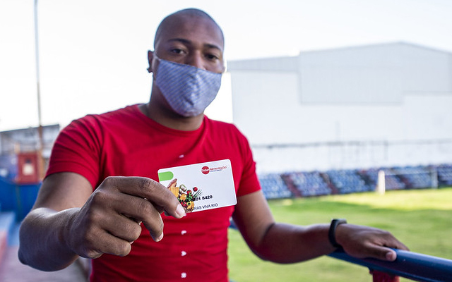 Flamengo distribui vale-alimentação a jogadores do futebol carioca