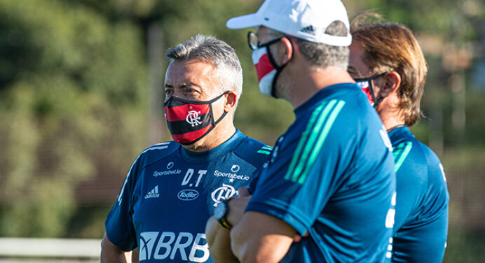 Revista Forbes analisa ideias de Domènec no Flamengo e vê ‘sombra’ de Jorge Jesus no clube