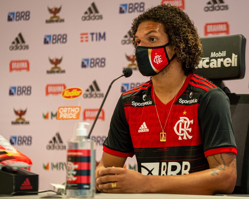 Léo Pereira e Willian Arão testam positivo para o novo coronavírus