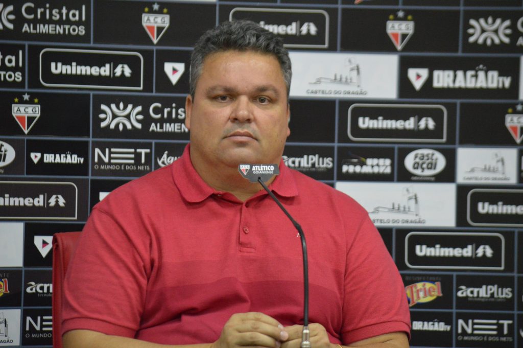 Presidente do Atlético-GO descarta possibilidade de adiar partida contra o Flamengo