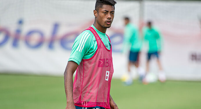 Flamengo recusa proposta de 10 milhões de euros e mais um jogador por Bruno Henrique, diz jornal