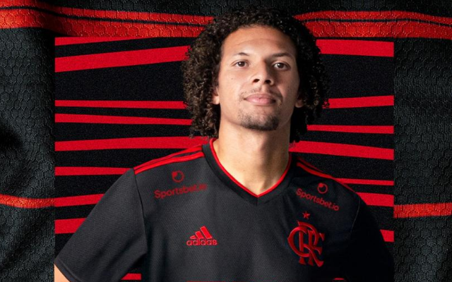 Adidas revela novo uniforme três do Flamengo e anuncia ação solidária na venda do Manto Sagrado