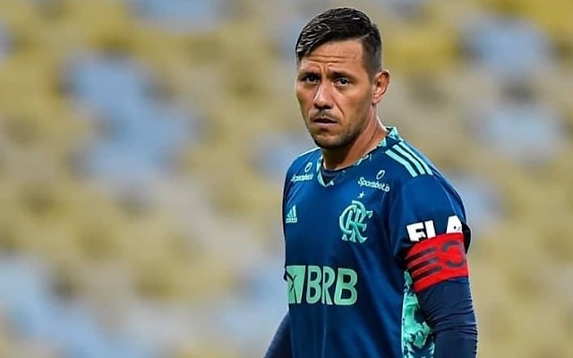 Boa, capita! Diego Alves incentiva equipe rumo à vitória contra o Santos: “Não tem desculpa, treinamos uma semana”