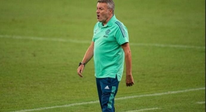 “Nos preparamos para um jogo totalmente distinto”, revela Domènec após empate com o Grêmio