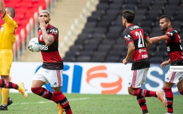 Começou o chororô! Após pênalti para o Flamengo, jogador do Botafogo questiona arbitragem