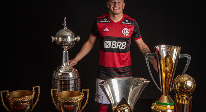 Emprestado pelo Flamengo, Hugo Moura se apresenta ao Coritiba nesta segunda-feira