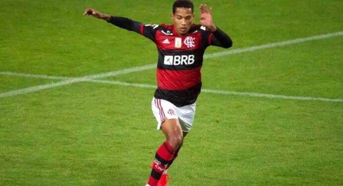 Com lesão, João Lucas é mais um desfalque do Flamengo na Libertadores