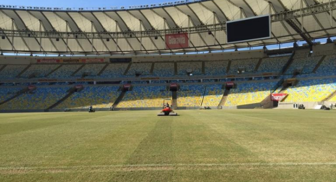 Jogadores do Flamengo voltam a reclamar do gramado do Maracanã