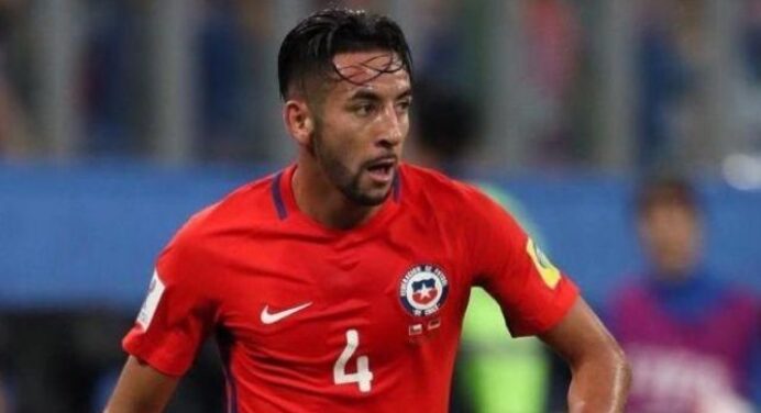Flamengo acerta contratação de lateral chileno Maurício Isla