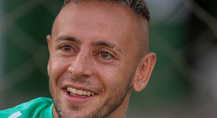 Jornalista classifica críticas a Rafinha como “injustas” e reforça: “Não existe amor no futebol”