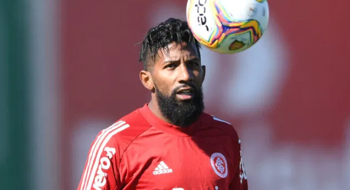 Você aprova o retorno de Rodinei ao Flamengo? Vote!