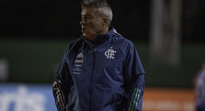 Domènec elogia vitória do Flamengo, mas dispara: precisamos melhorar muita coisa
