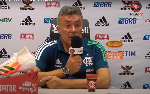 “O time ideal é quem estiver melhor”: dispara Domènec após vitória no Fla-Flu