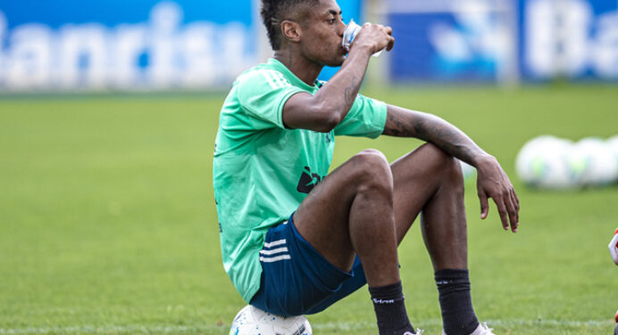 No CT do Grêmio, Flamengo encerra preparação nesta terça para jogo contra o Athletico