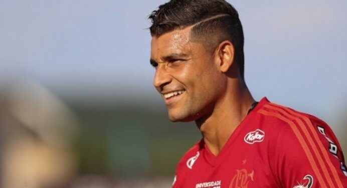 Torcedores se revoltam com Ederson após ex-jogador entrar na justiça contra o Flamengo