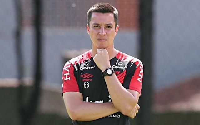 De olho no rival: Athletico chega ao Rio com desfalques para encarar o Flamengo