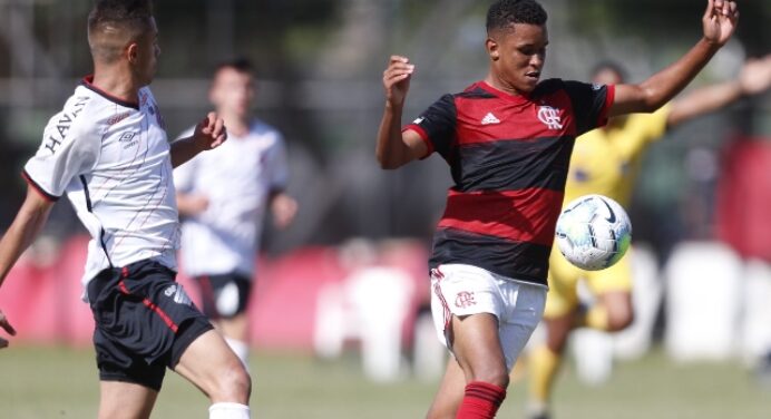 Flamengo perde para Athletico Paranaense, em casa, pelo Brasileirão sub-17