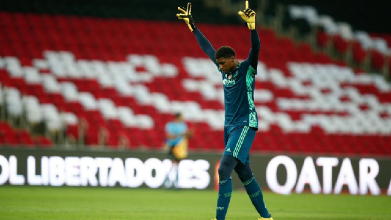 Mãe de Hugo relembra emoção do filho em estreia no Flamengo: Passou um filme na minha cabeça