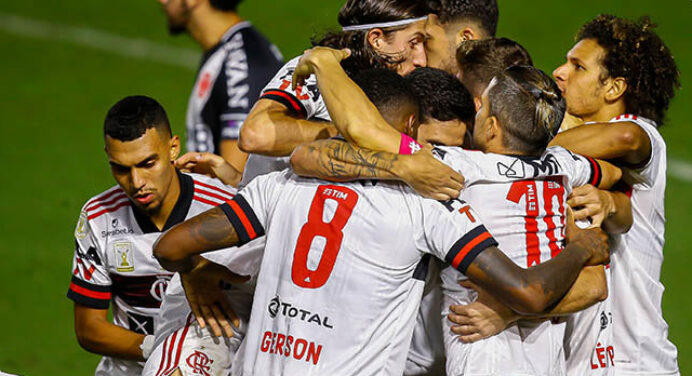 Comentarista aponta vantagem do Flamengo em clássico contra o Vasco, mas pede cuidado com o ataque rival