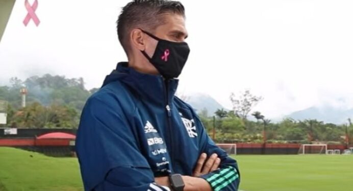 Preparador físico do Flamengo explica estratégia para manter bom rendimento em sequência de jogos