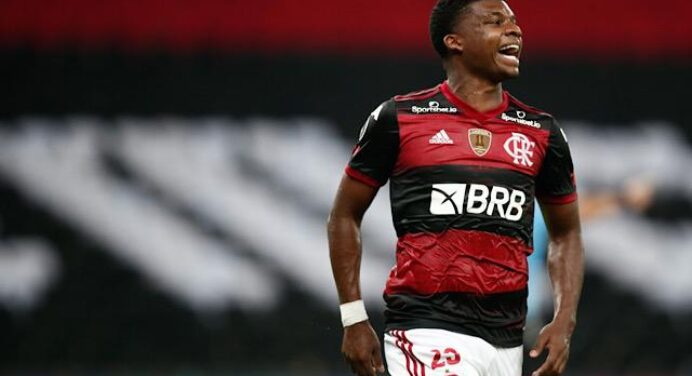 Por R$ 30 milhões, Lincoln fica próximo do Dínamo Kiev, mas logística trava saída do Flamengo