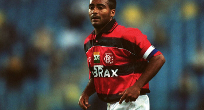 Quinto maior artilheiro do clube, Romário parabeniza Flamengo por aniversário nas redes sociais