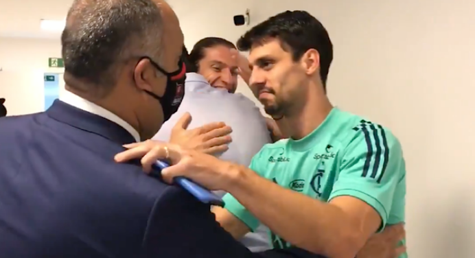 FlaTV flagra ‘recado especial’ de Rodrigo Caio para Braz após contratação de Ceni