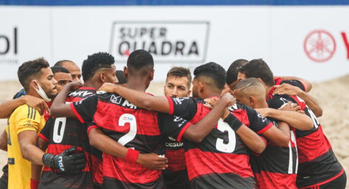 Com três gols de bicicleta, Flamengo vence em estreia do Brasileirão de Beach Soccer