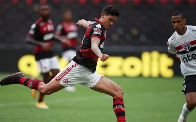 Flamengo vacila, perde para o São Paulo no Maracanã e desperdiça chance de assumir a liderança