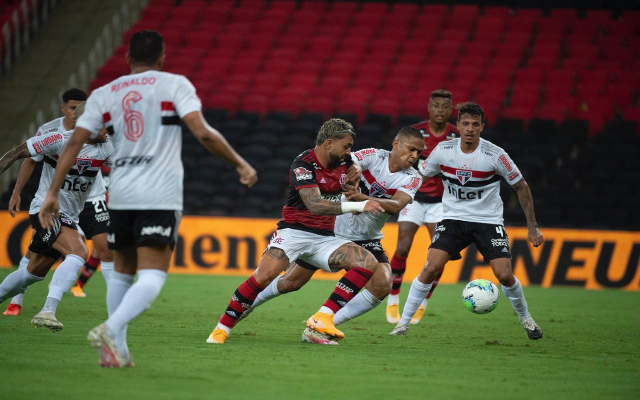 Flamengo vira a chave e tenta assumir a liderança do Brasileirão neste sábado