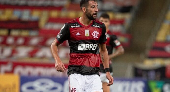 Flamengo emplaca três jogadores na seleção Bola de Prata após 23 rodadas do Brasileirão