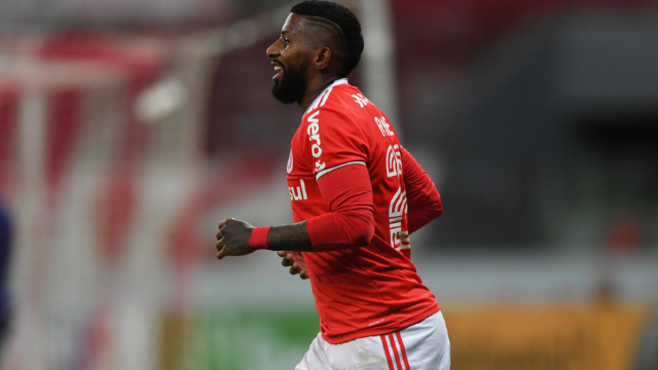 Resultado de imagem para Inter se dispõe a pagar multa para ter Rodinei contra o Flamengo, e decisão fica nas mãos de Abel Braga