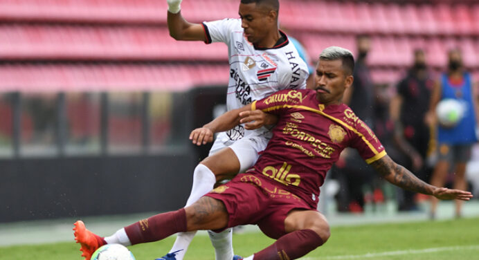 De olho no rival: Athletico perde novamente e chega à marca de dez jogos sem vencer
