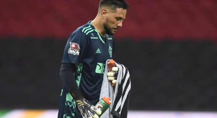 Diego Alves recusa proposta do Flamengo e autoriza empresário a negociar com outros clubes