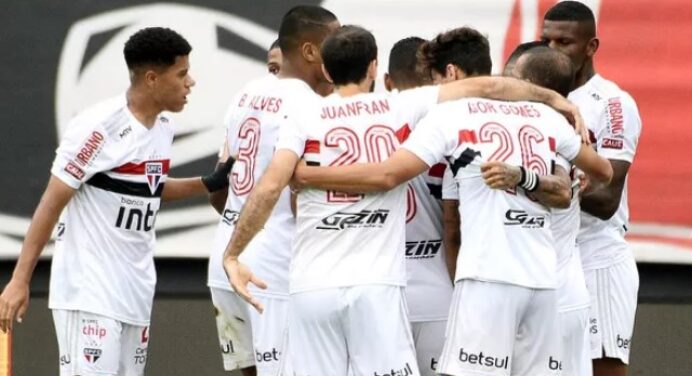 Rival do Flamengo pela liderança, São Paulo joga contra o Botafogo nesta quarta-feira