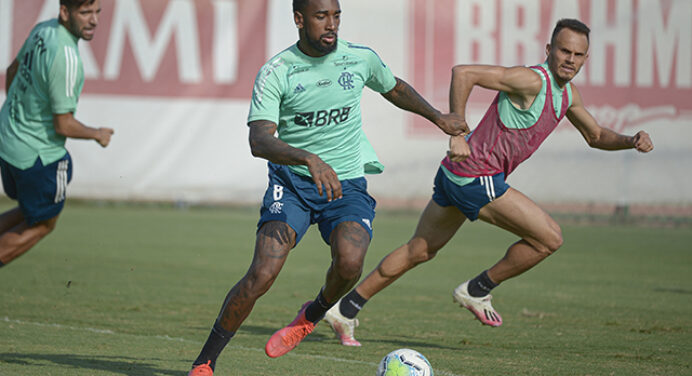 Flamengo treina na manhã desta sexta e mantém foco para jogo contra o Goiás