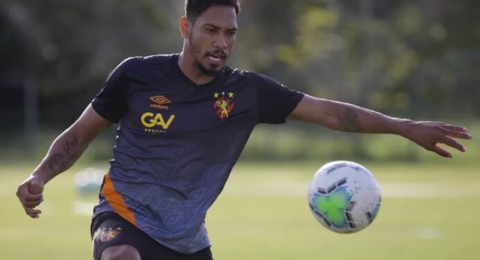 De olho no rival: recuperado da Covid-19, Hernane Brocador pode ser reforço do Sport contra o Fla