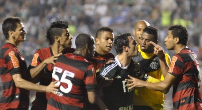 Kleber Gladiador lembra lance de ‘fair-play’ contra o Flamengo e afirma: “A bola era nossa”