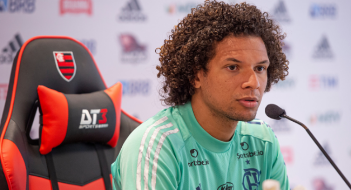 Arão não vê problema em oscilação do Fla durante jogos: “Impossível dominar os 90 minutos”