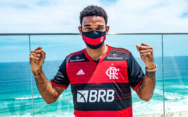 Bruno Viana se manifesta nas redes sociais após estreia pelo Flamengo